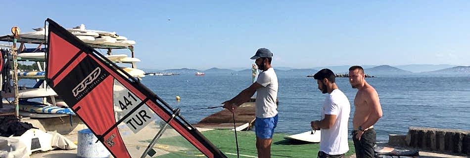 istanbul'da rüzgar sörfü yapmak