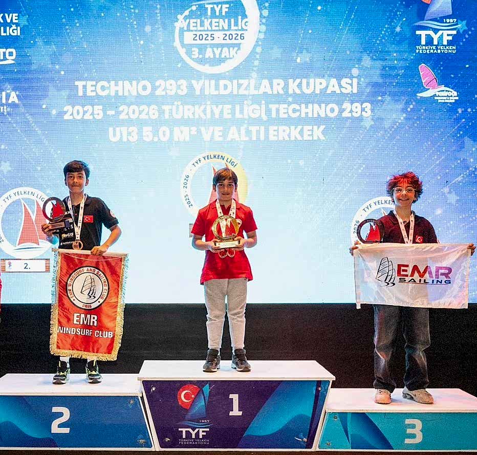 Rüzgar sörfü ile özgürlüğü hissetmeye hazır mısınız? 2026 Yaz Okulu programımız, teorik bilgilerden pratik deniz eğitimine kadar dopdolu bir içerik sunuyor. Uzman eğitmenler eşliğinde, güvenli ekipmanlarla düzenlenen günlük programımız hakkında detaylı bilgi almak için tıklayın!
